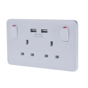 SCHNEIDER ELECTRIC LISSE 2.1A 2-GANG SP SWITCHED SOCKET + 2.1A 10.5W 2-OUTLET TYPE A USB CHARGER WHITE (5429J)