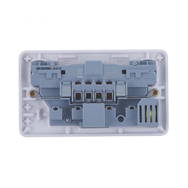 SCHNEIDER ELECTRIC LISSE 2.1A 2-GANG SP SWITCHED SOCKET + 2.1A 10.5W 2-OUTLET TYPE A USB CHARGER WHITE (5429J) - Image 4